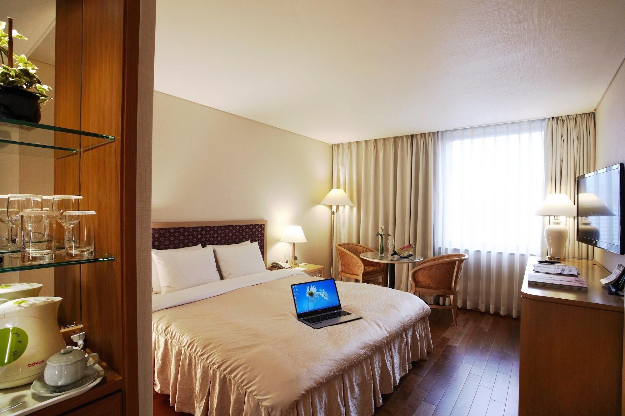 Sejong Hotel Seoul Myeongdong Exterior photo
